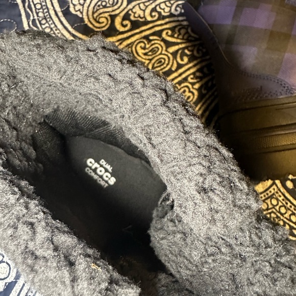 Crocs waterproof black and purple boots. Size 8 - Picture 8 of 10